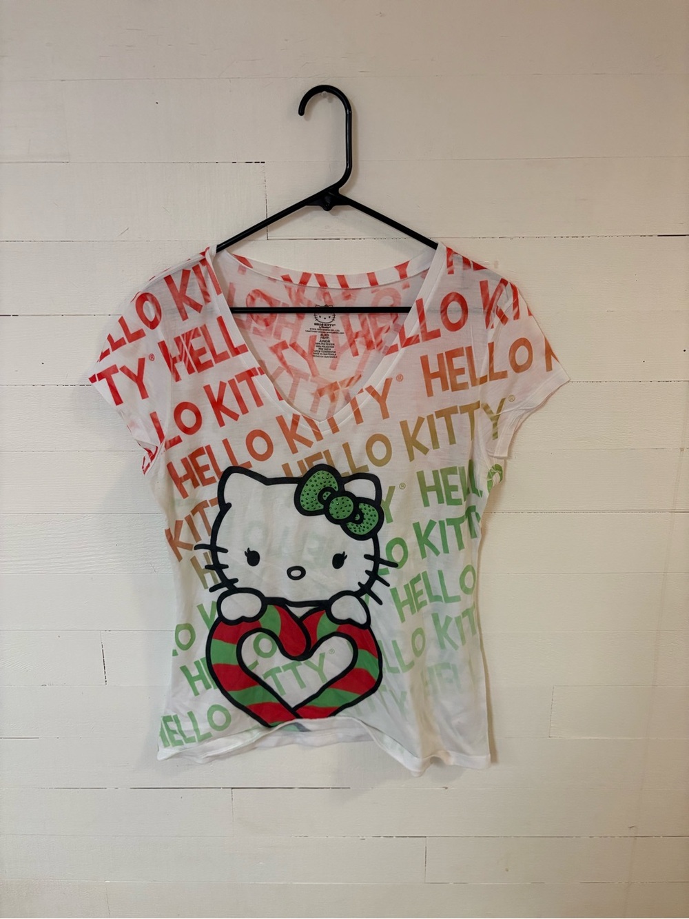 Hello Kitty Sanrio Juniors XL 15/17 Graphic Tee Y2K Kawaii Rainbow